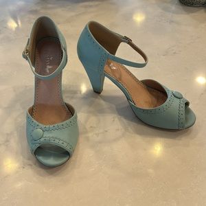 k and m Peep Toe Heels